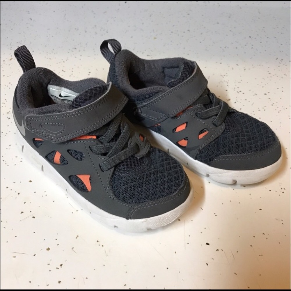 Nike Free 8c tennis shoes