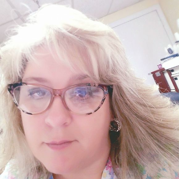 Meet your Posher, Pam - Picture 1 of 1