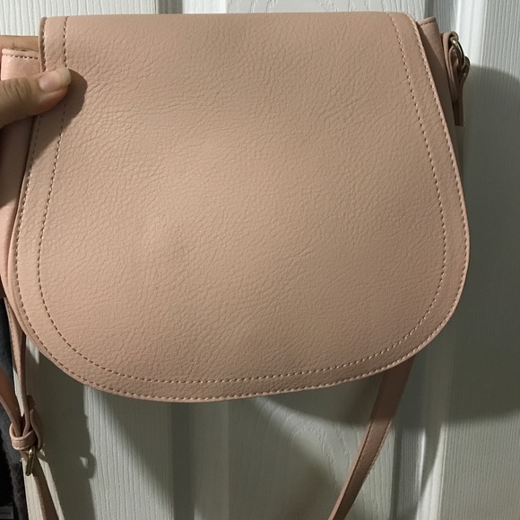 Old Navy Crossbody - Picture 5 of 8