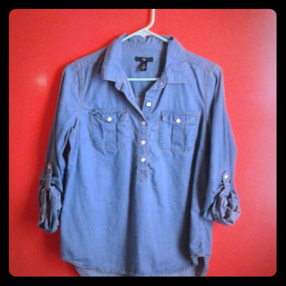 Gap women's partial button up denim shirt
