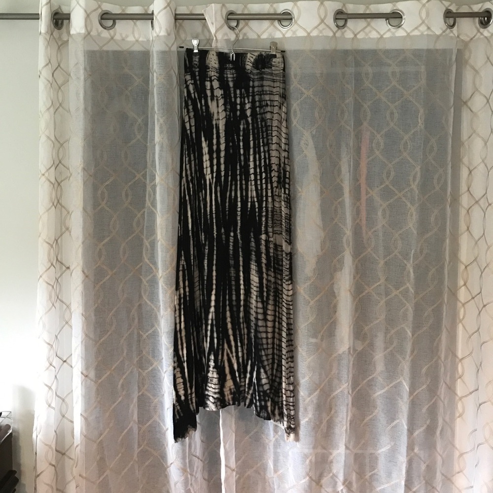 Black/tan maxi skirt