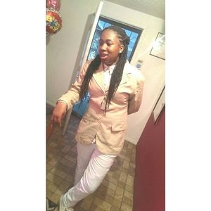 Meet your Posher, Joelle