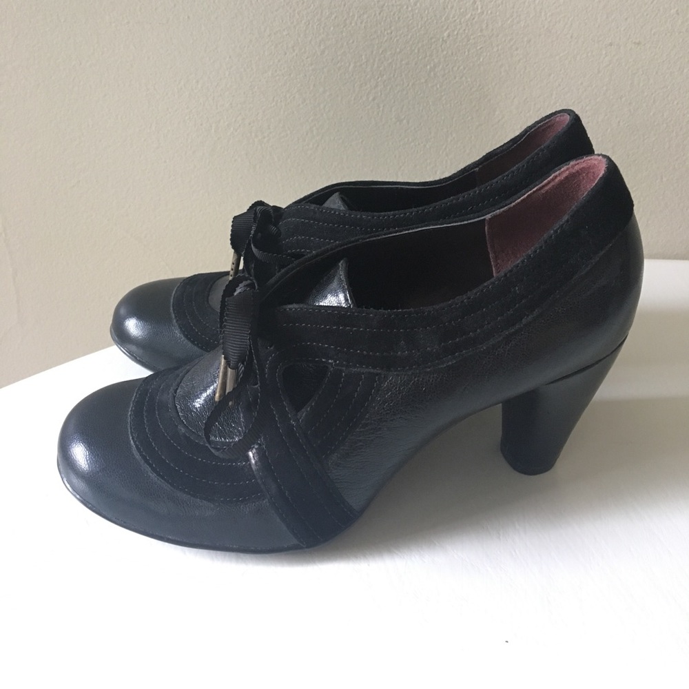 Clark's Indigo Black Oxford Heels with Cut Outs