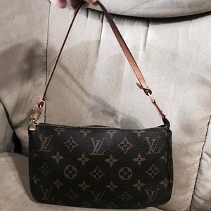 Authentic Louis vuitton mini pochette accesories. Authentic Louis vuitton mini pochette accesories.