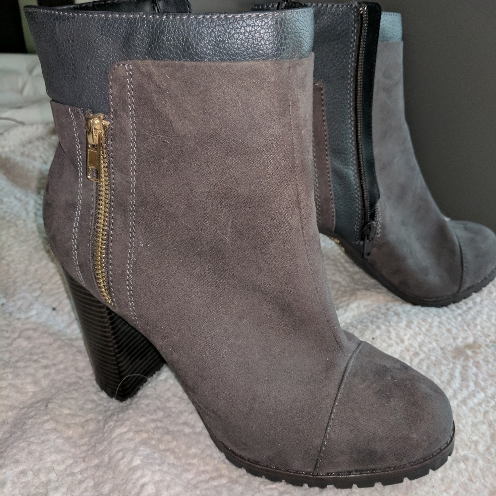 !sold! Juicy couture grey ankle boots