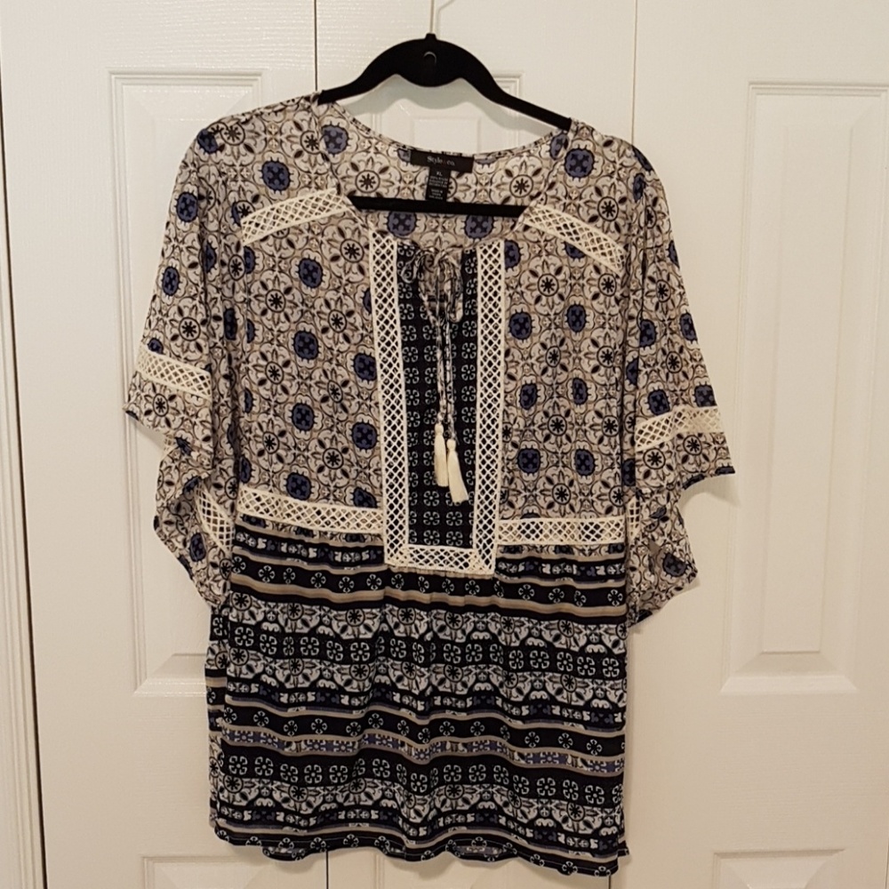Blue and white floral and lace women's top XL