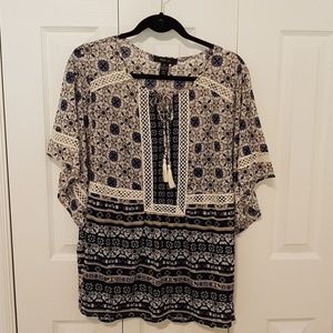 Blue and white floral and lace women's top XL