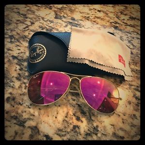 Hot pink Ray-Bans! Hot pink Ray-Bans!