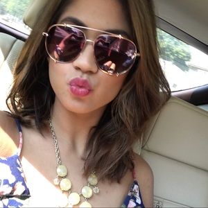 Meet your Posher, Eleni