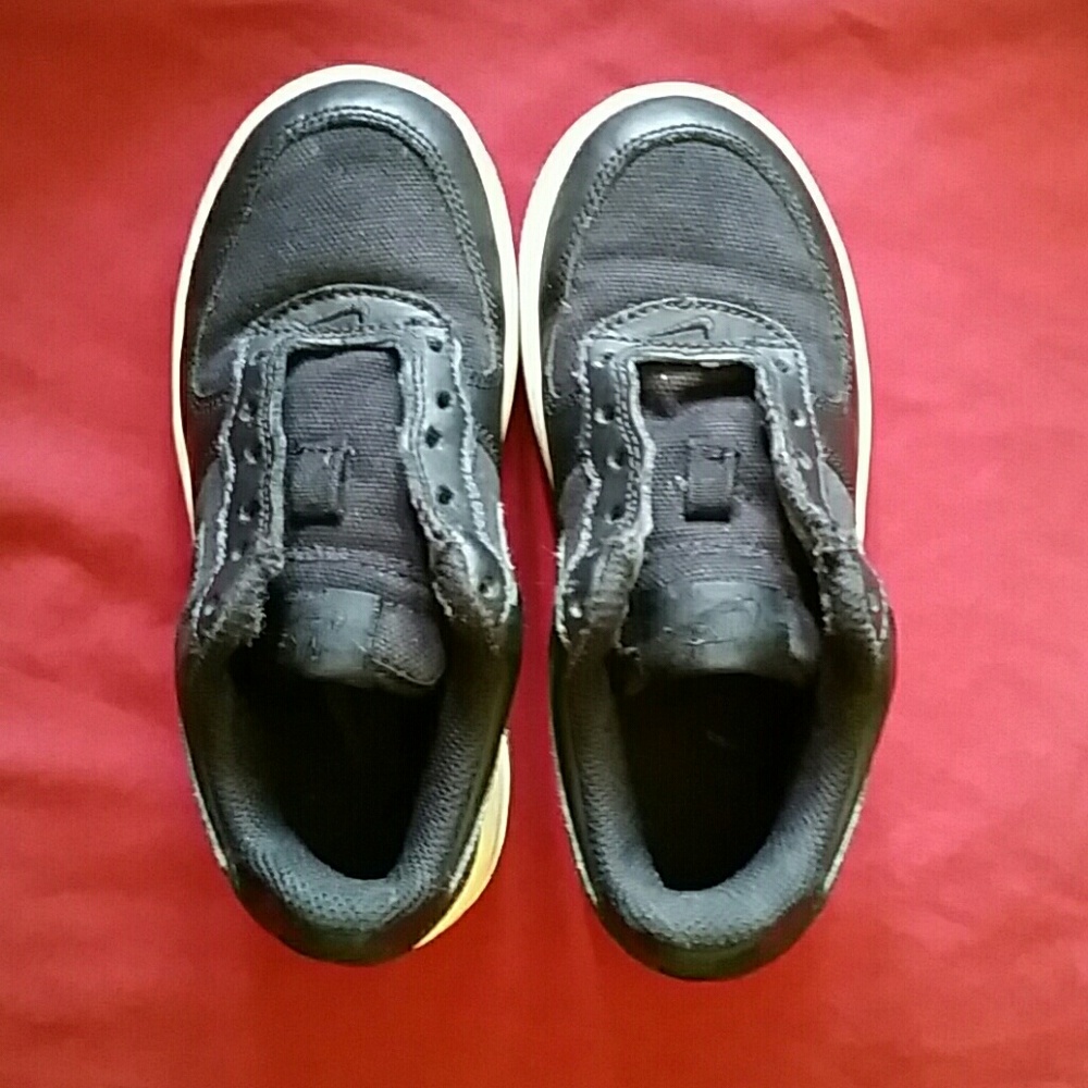 Nike Black Canvas Sneakers (Boys Toddler 11C US)