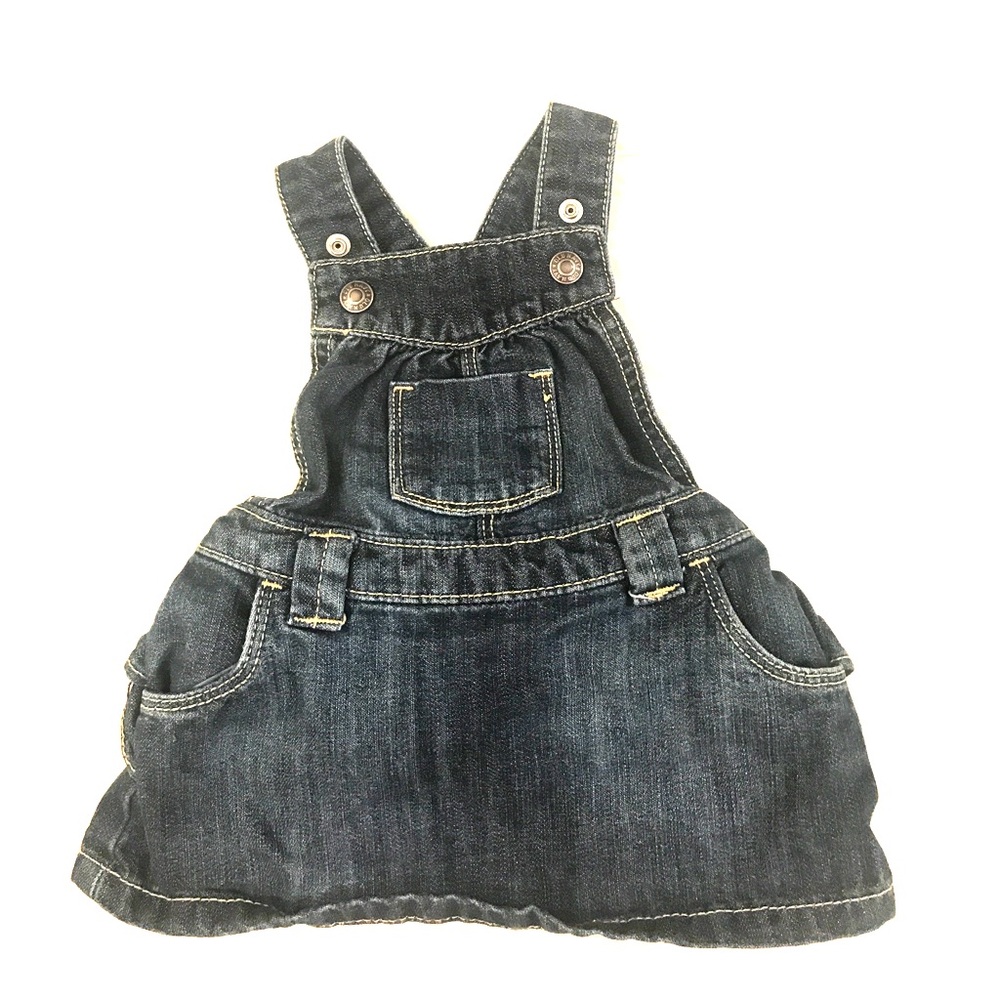 Adorable baby girls 3-6 month Old Navy jean skirt