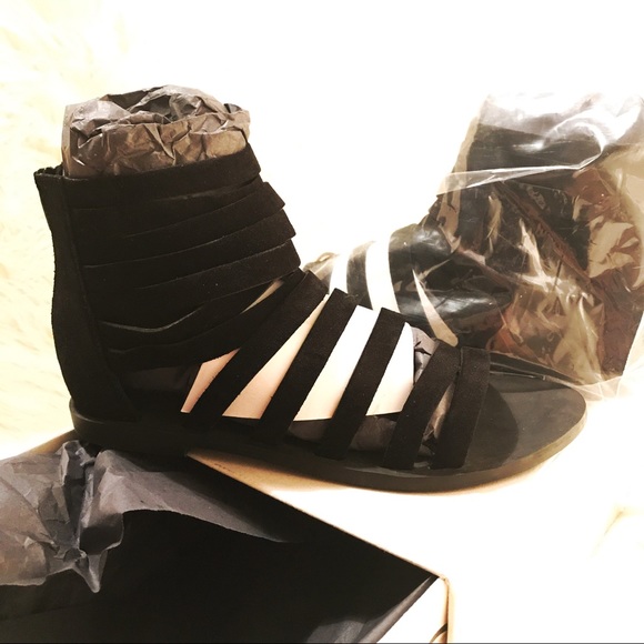 Urban Outfitters Leather Strappy Gladiator Sandals - Picture 4 of 4