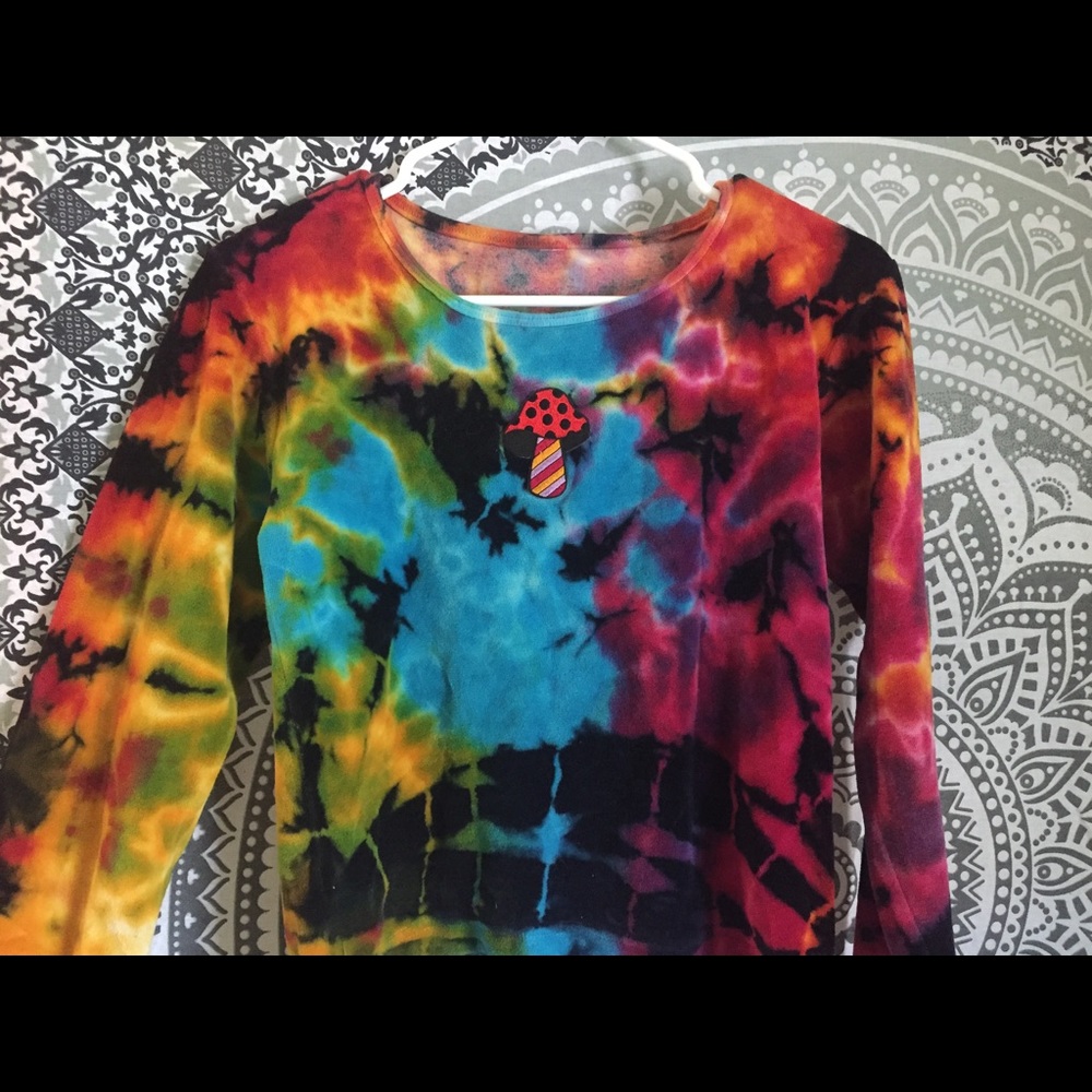 Trippy shirt with mushroom