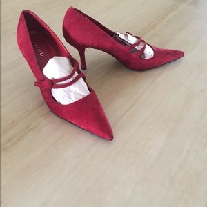 Gorgeous, Like New, Red Suede Kitten Heels, Sz 8