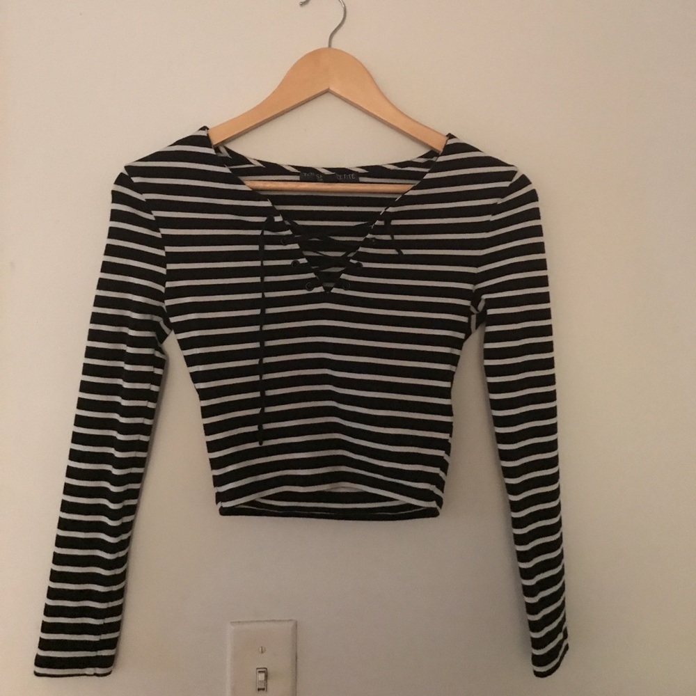 Cropped long sleeve stripped shirt