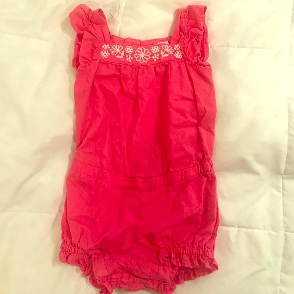 Adorable Old Navy baby girls 6-12 month romper