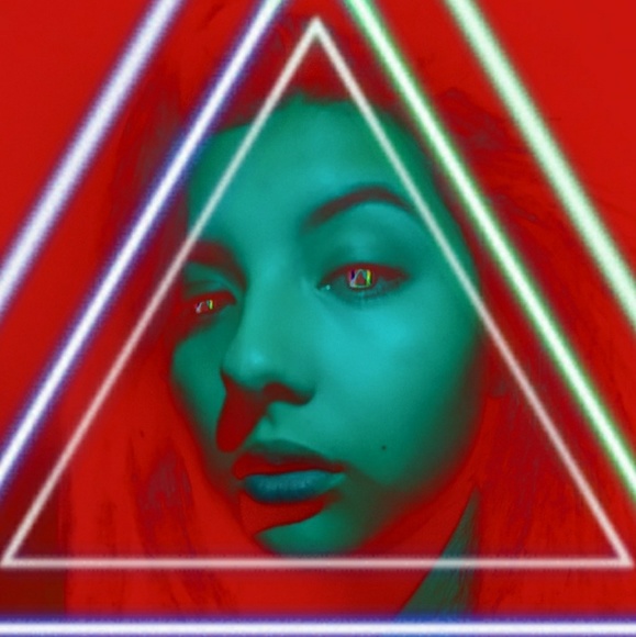 Meet your Posher, Kaitlin - Picture 2 of 3