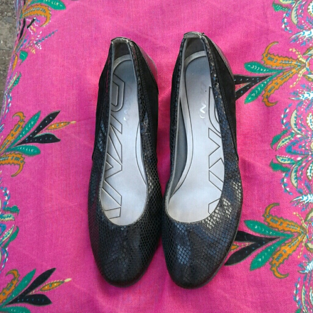 DKNY ADDIE SKIMMER SATIN SNAKE WEDGIES