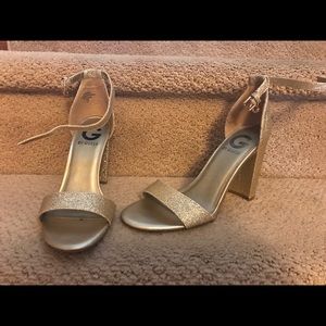 Guess size 6.5 block heel open toe gold glitter