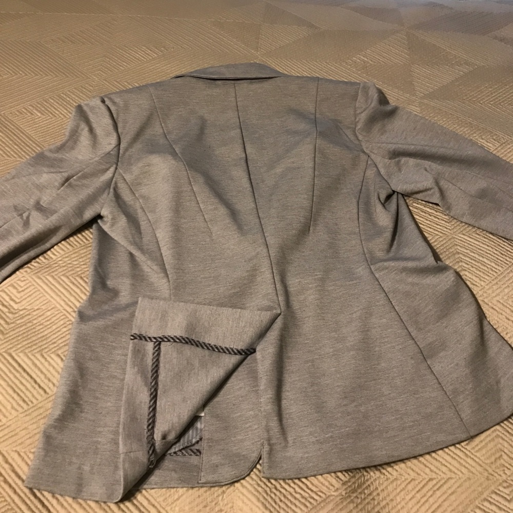 Blazer - Picture 4 of 4