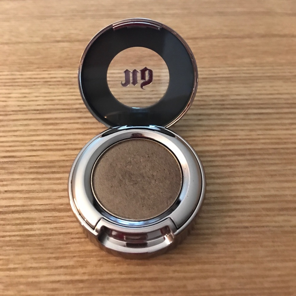 ⚡️ BRAND NEW ⚡️URBAN DECAY Eyeshadow - Stray Dog