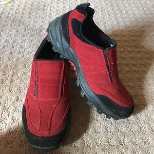 Women's slip on hiking shoe