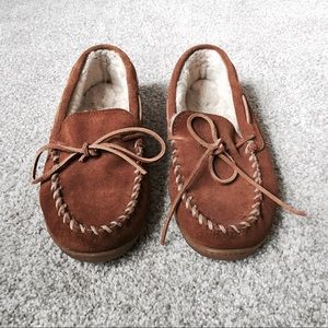 Minnetonka Moccasin Slippers Size 9