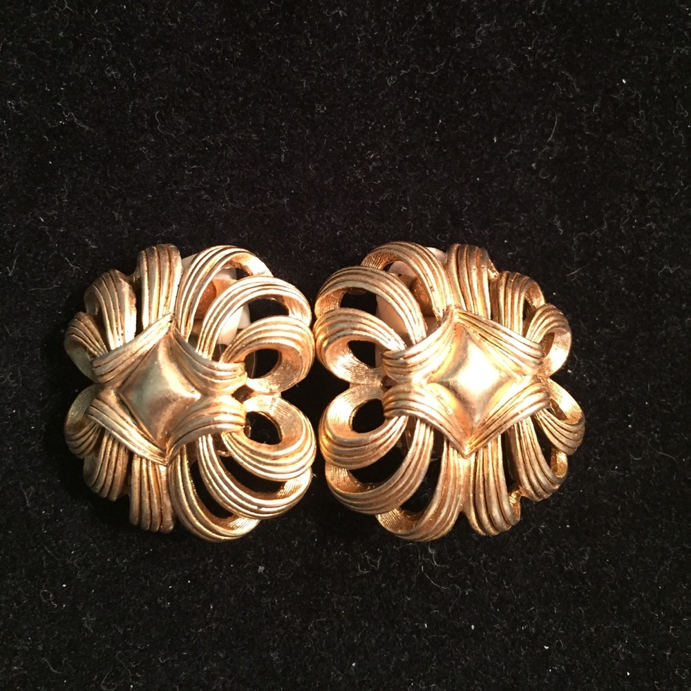 Oscar de la Renta costume jewelry earrings