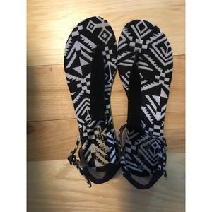 Toms Black & White Geometric Sandals
