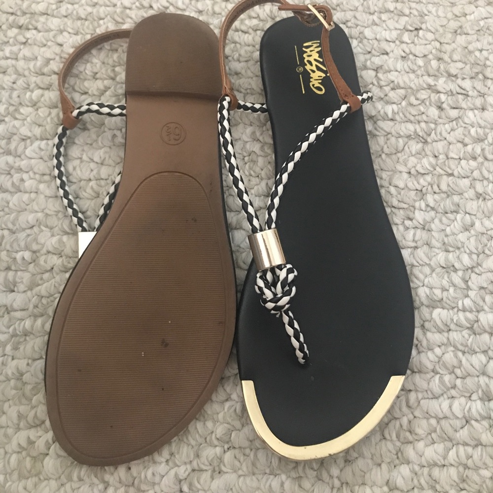 LIKE NEW Mossimo sandals