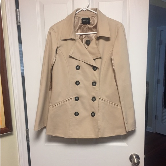 NWT Beautiful Double Breasted Cape. Light Beige. - Picture 4 of 8