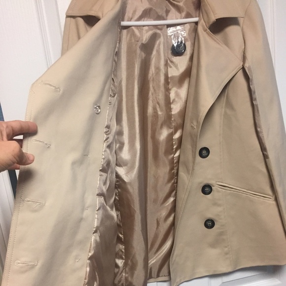 NWT Beautiful Double Breasted Cape. Light Beige. - Picture 8 of 8