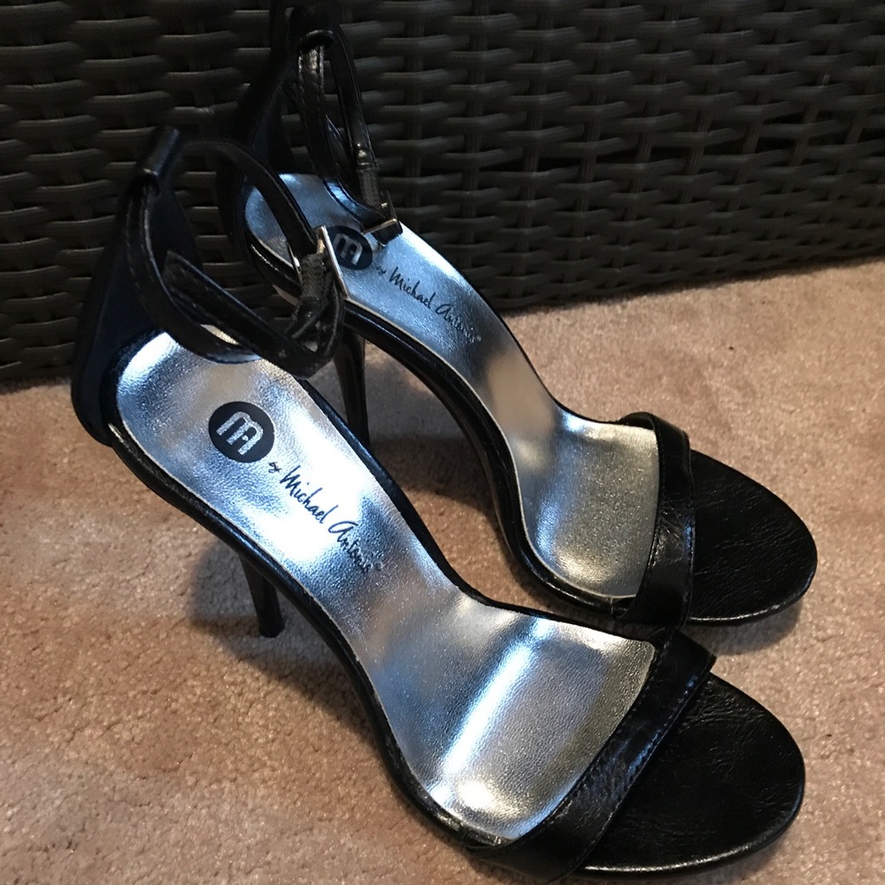 Beautiful Michael Antonio sandal w/ ankle strap