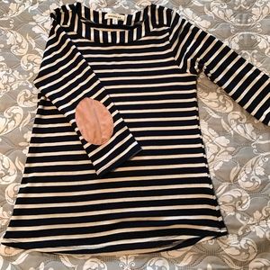 3/4 navy blue sweater blouse.