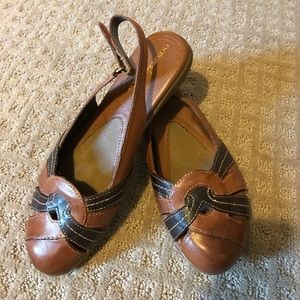 NaturalSoul sandals. By naturalized.