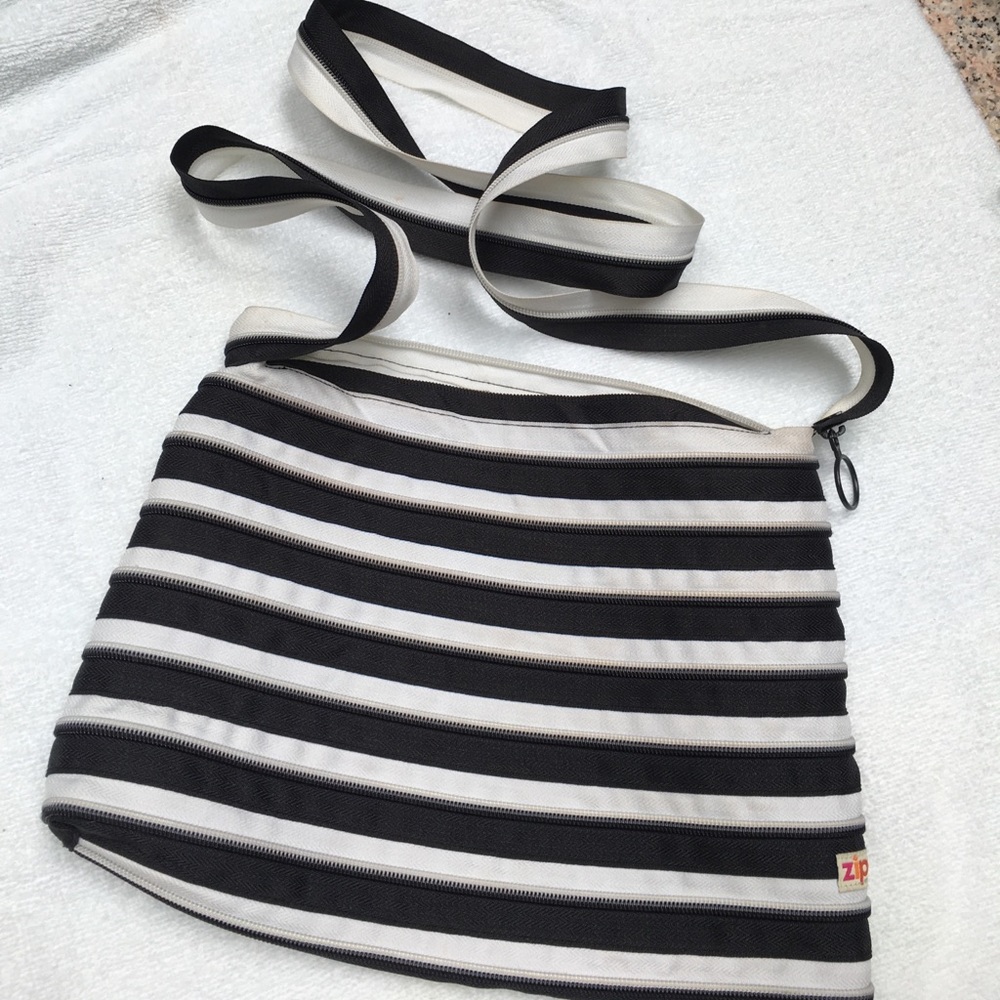 Zip it shoulder bag