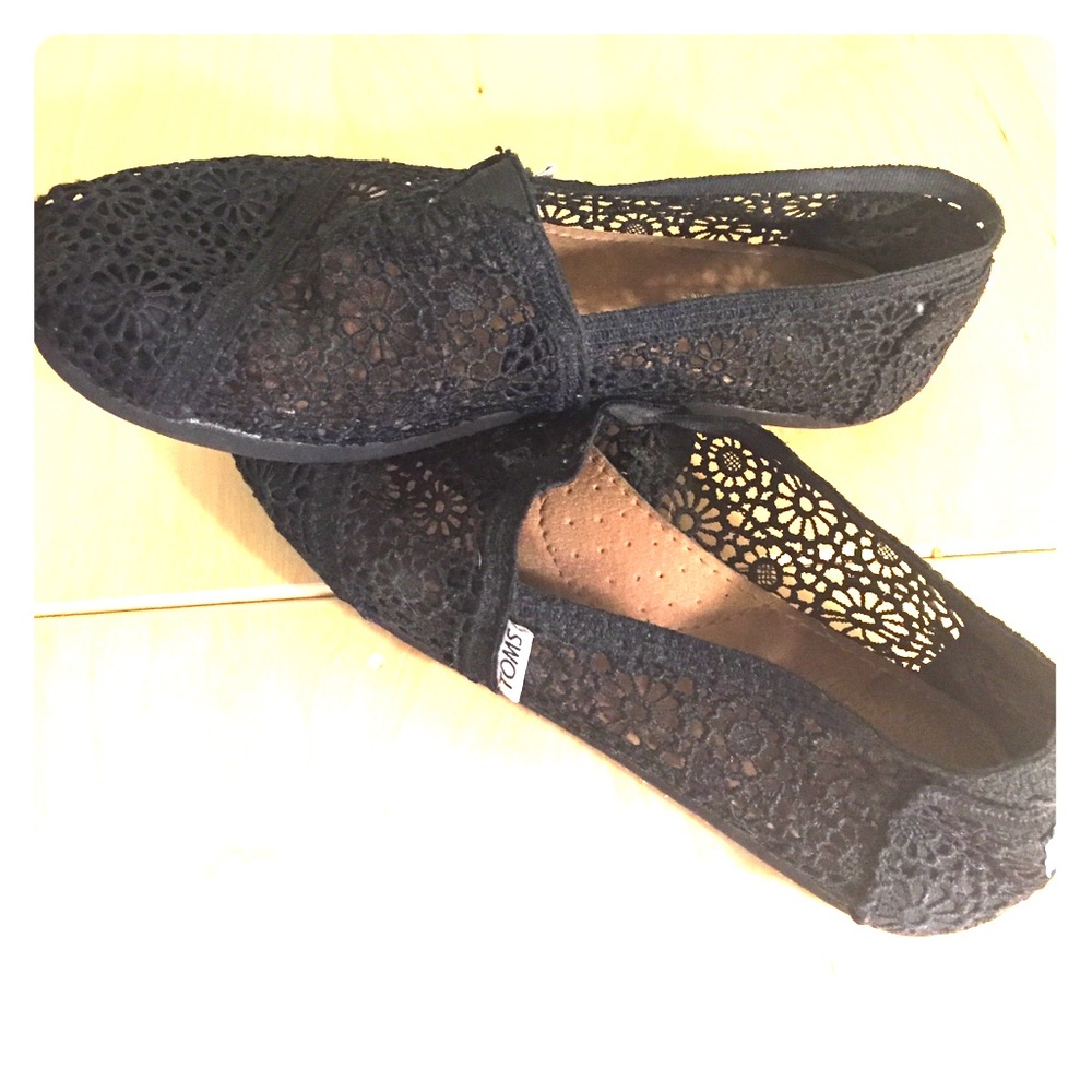 Lace Toms slip-ons