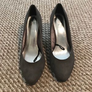 Suede gray heels