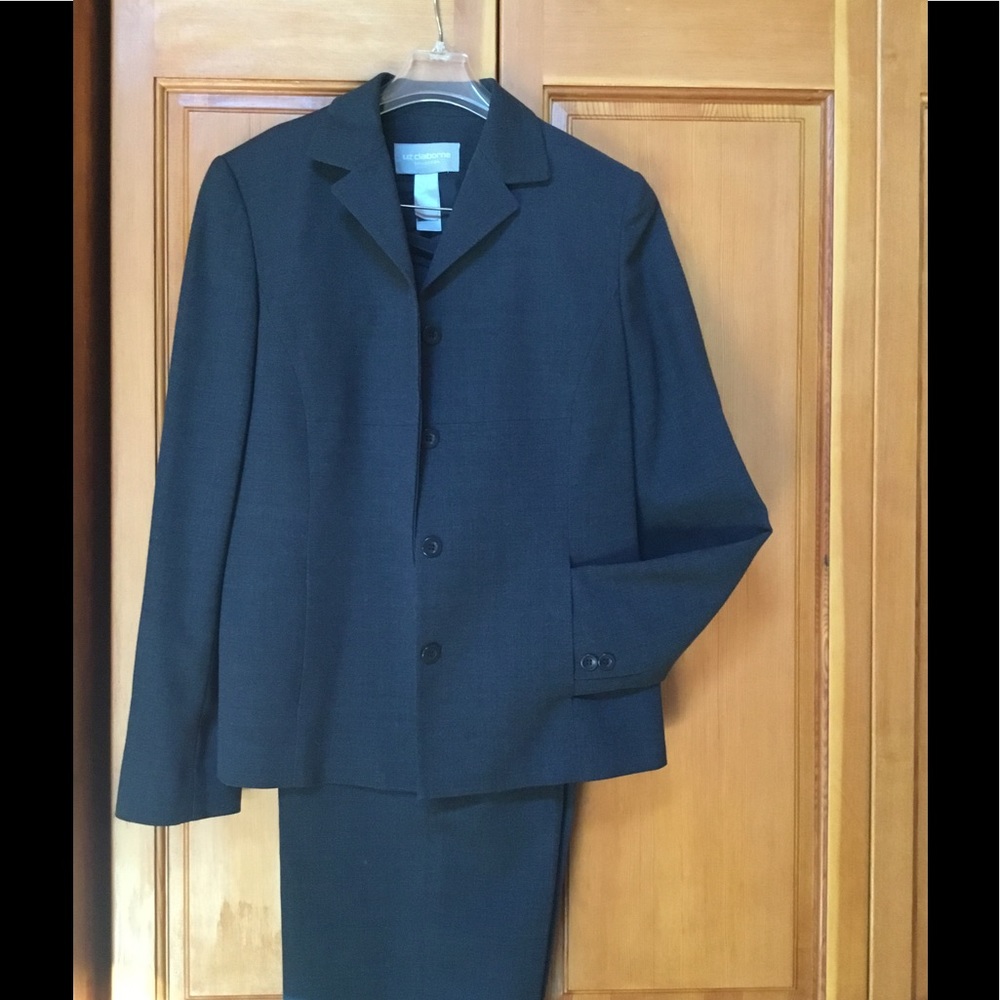 Pant suit