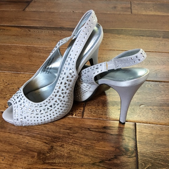 Sold:  Lulu Townsend Gray heels with Silver Jewels - Picture 3 of 5