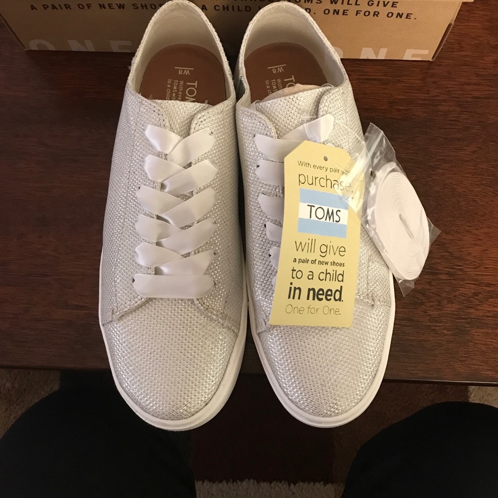 ✨Shimmery✨ Tom's Sneakers - Picture 2 of 4