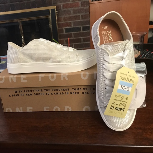 ✨Shimmery✨ Tom's Sneakers - Picture 3 of 4