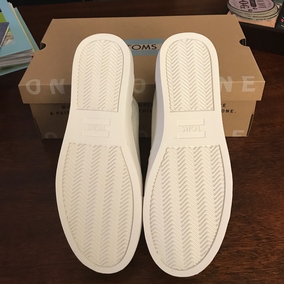 ✨Shimmery✨ Tom's Sneakers - Picture 4 of 4