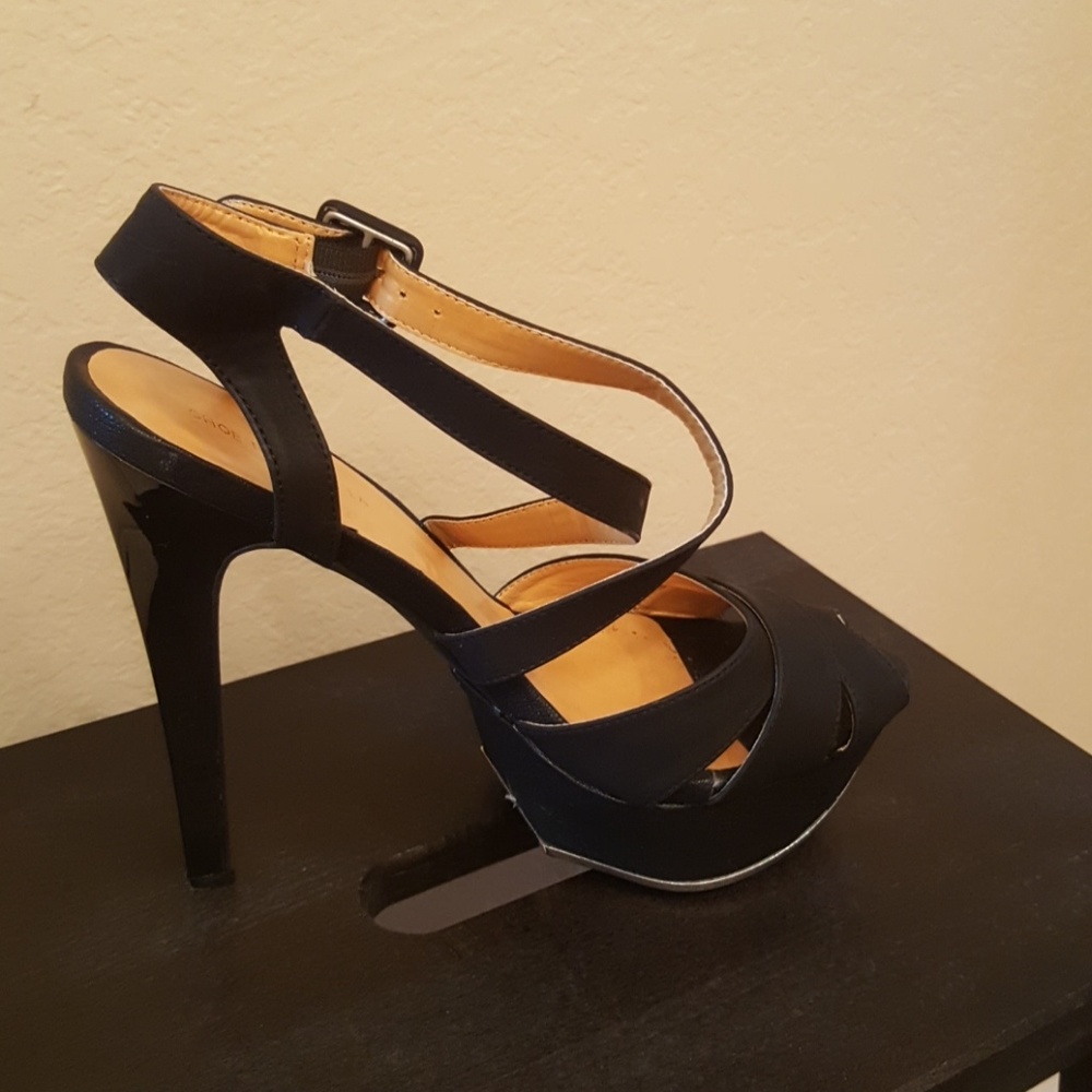 Shoes - Picture 2 of 2