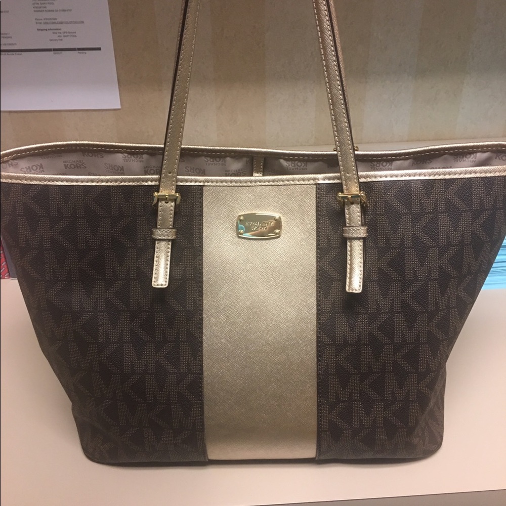 Michael Kors Purse - Picture 1 of 1