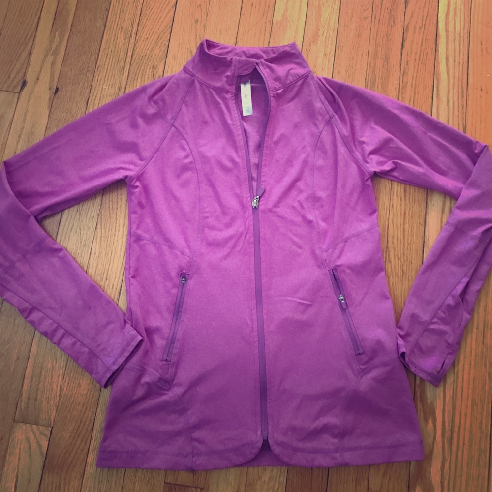 New ✨Kyodan zip jacket ✨thumb holes!