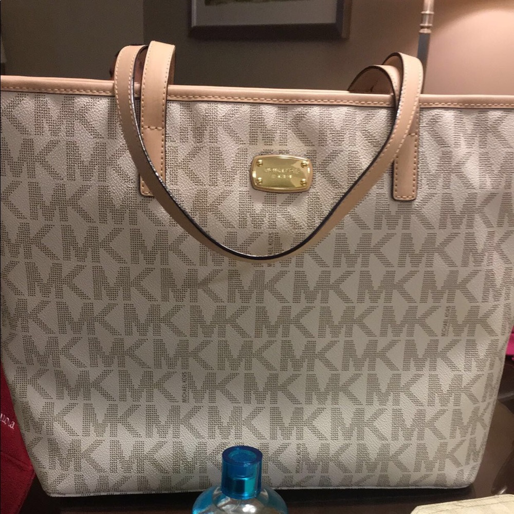 Michael Kors Purse - Picture 1 of 1