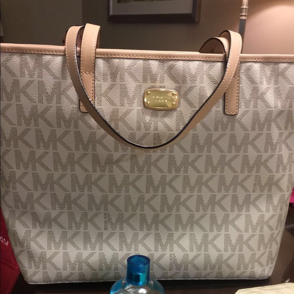 Handbags - Michael Kors Purse