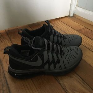 Nike men's sneakers black and silver reflective