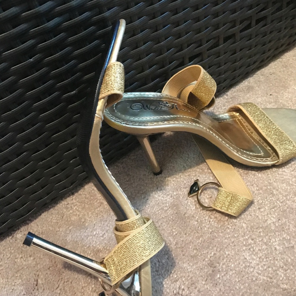 Stunning sexy high heels sandal .gold heels .NWOT